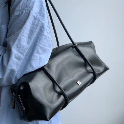 High-end Textured Boston Bag With A Large Capacity