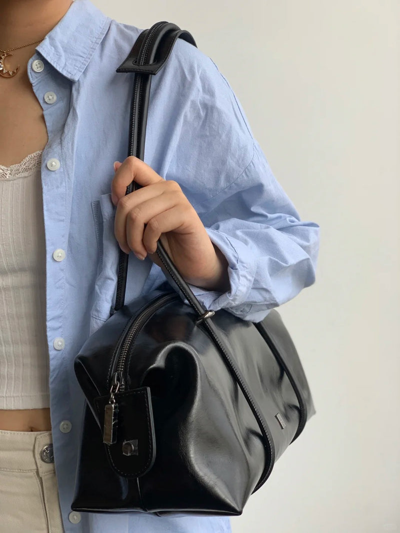 High-end Textured Boston Bag With A Large Capacity